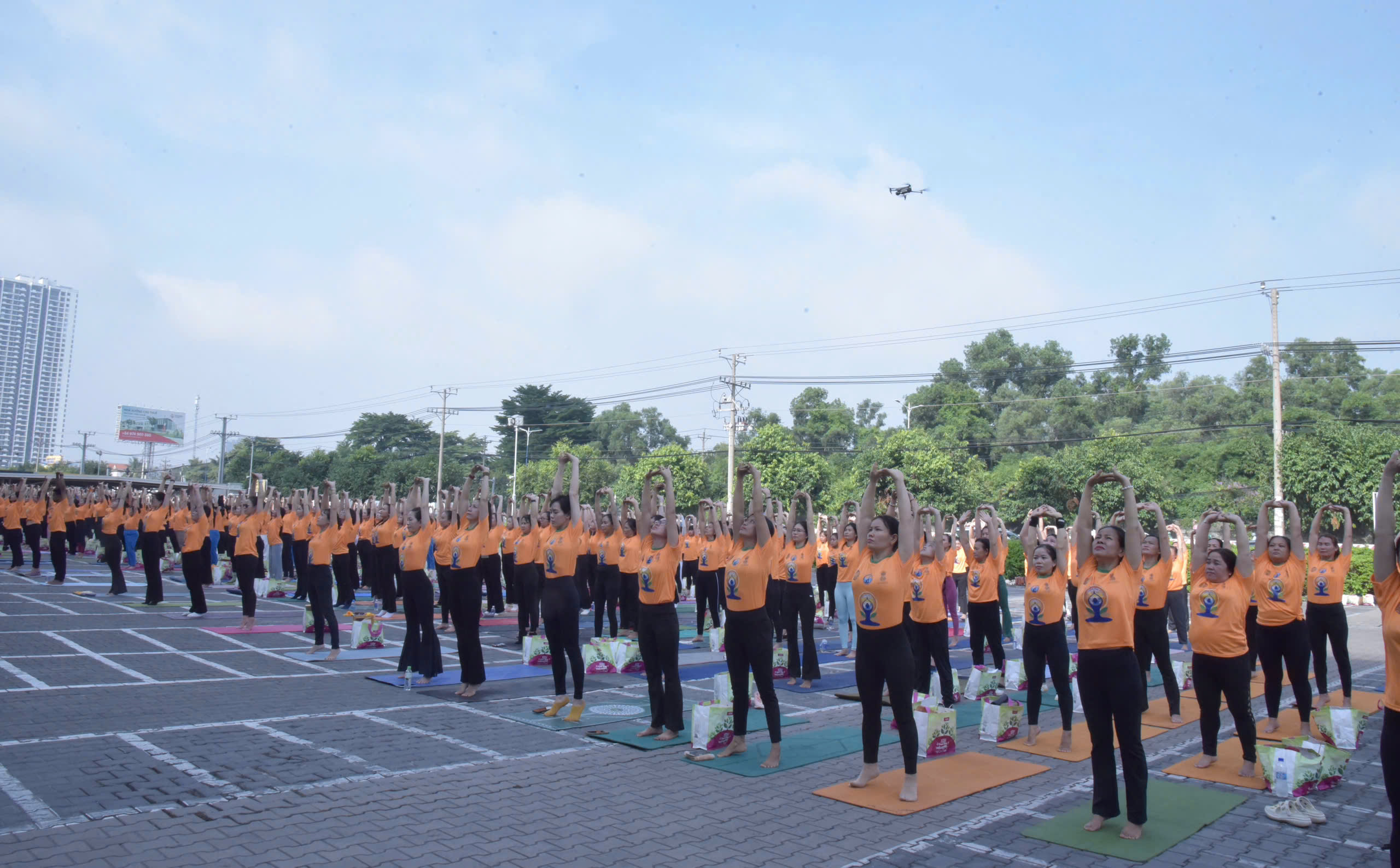 Sự kiện thu hút hơn 1.000 huấn luyện viên, hướng dẫn viên và những người yêu thích bộ môn Yoga trên địa bàn tỉnh đến tham dự