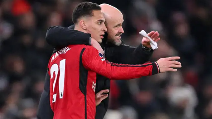 Anh có thể tái hợp với HLV Ten Hag tại Liverkusen