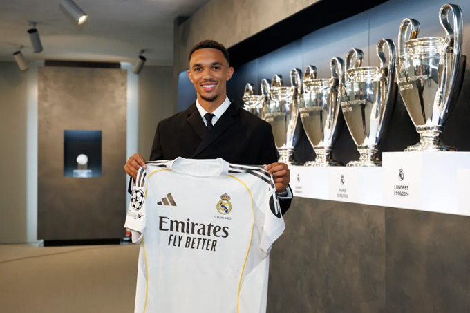 Konate có thể đi theo con đường của chính Alexander-Arnold