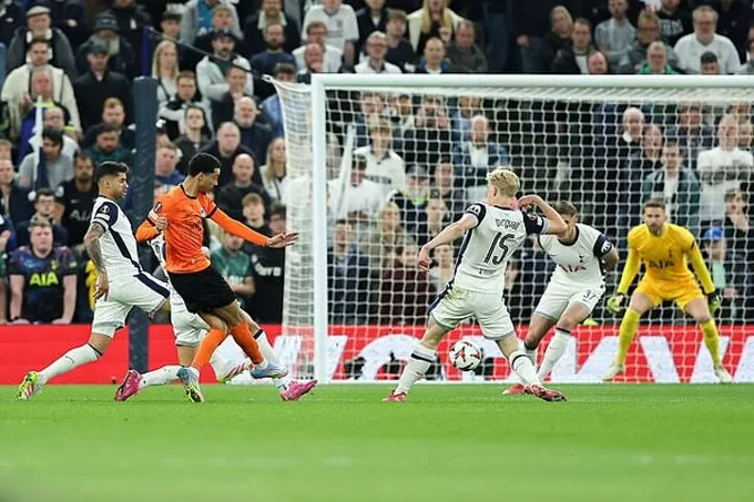 Ekitike đã có mùa giải ghi bàn bùng nổ tại Frankfurt