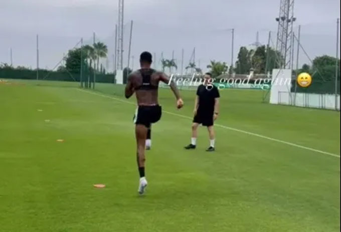 Rashford vẫn đang tích cực tập luyện tại thành phố Barcelona