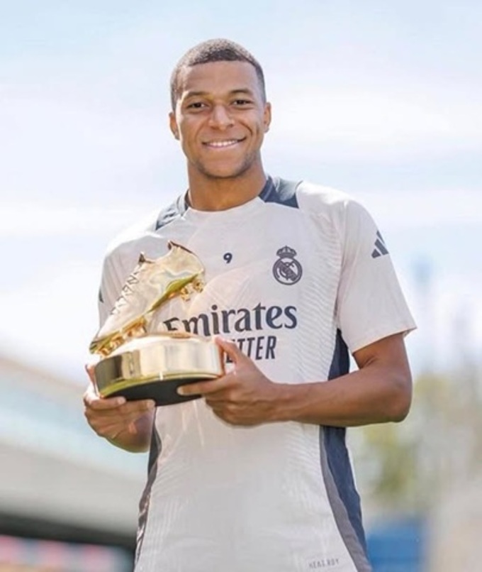 Mbappe nhận giải "Chiếc giày vàng" châu Âu