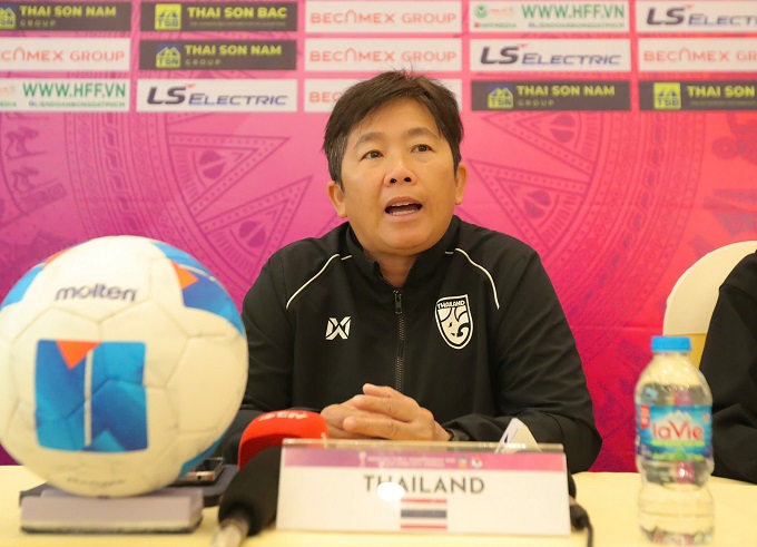 HLV U19 nữ Thái Lan, Nuengrutai Srathongvian
