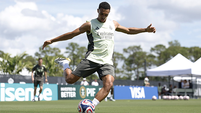 Trent Alexander-Arnold sẽ là ưu tiên hàng đầu ở hành lang cánh