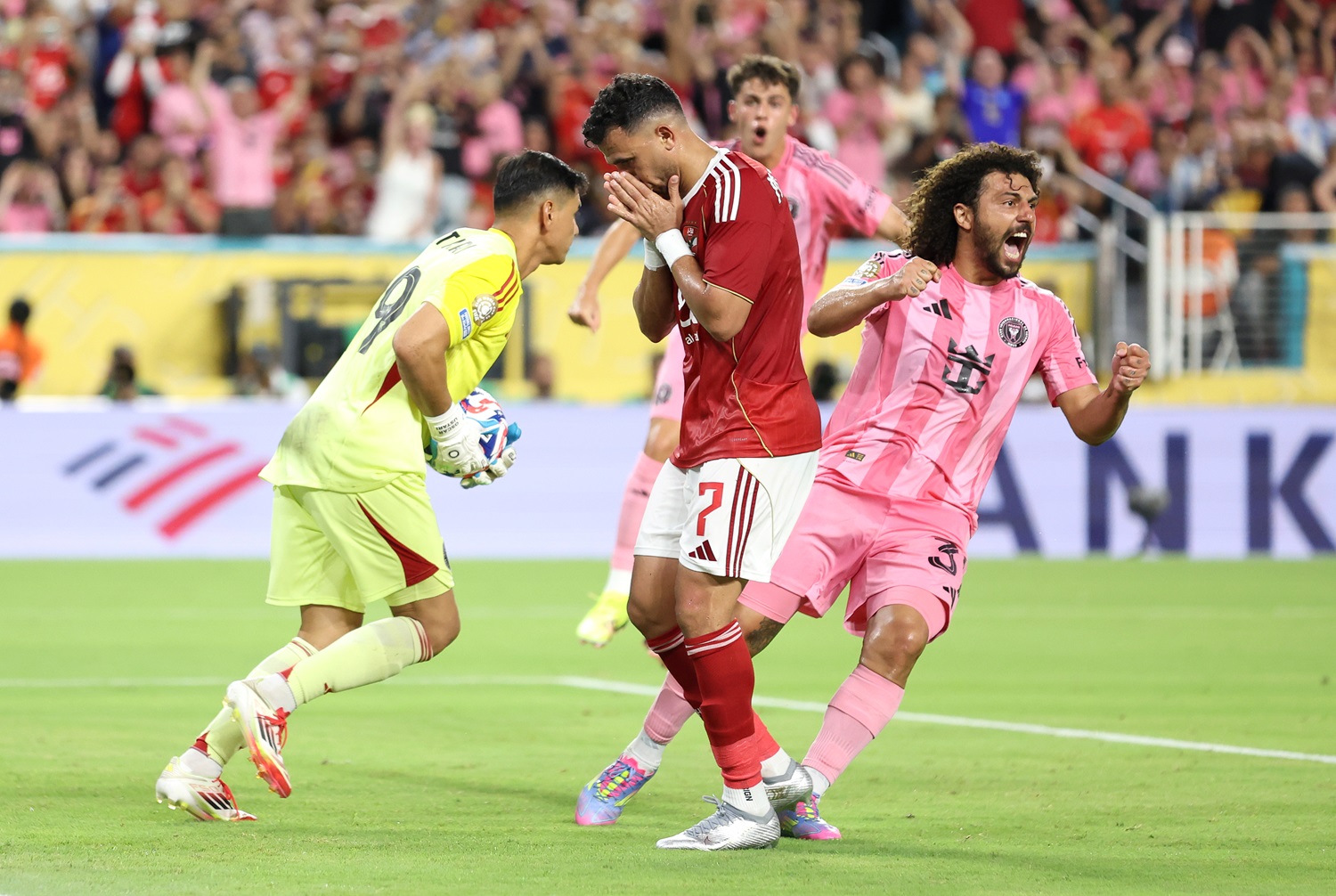 Trezeguet ôm đầu tiếc nuối khi đá 11m hỏng trước Inter Miami