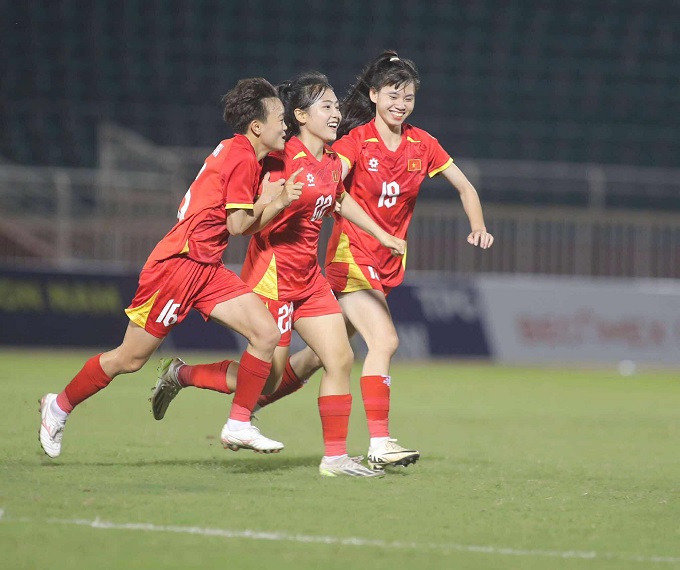 Niềm vui gỡ hòa của U19 nữ Việt Nam không được duy trì lâu. Ảnh: Đình Viên 