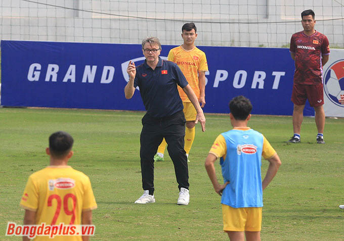 Sau khi chia tay ĐT Việt Nam, HLV Troussier vẫn chưa làm việc ở đâu 