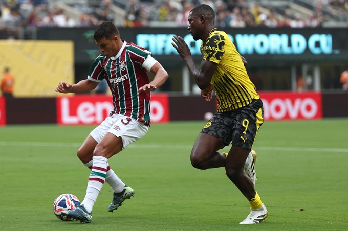 Thiago Silva đã ngăn chặn thành công tiền đạo Serhou Guirassy của Dortmund