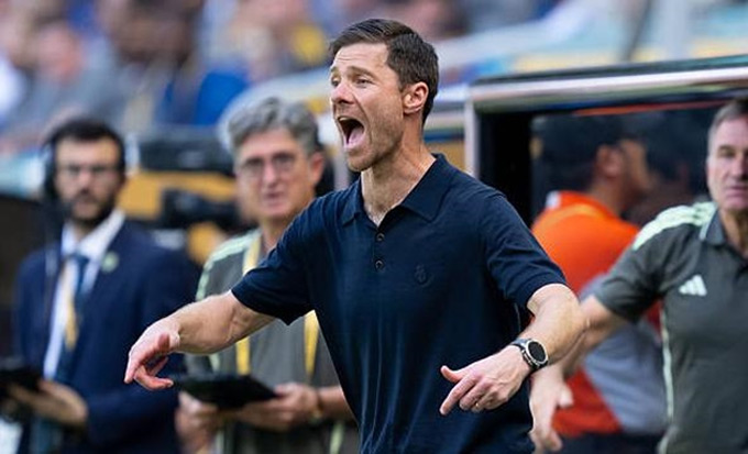 Alonso muốn mua thêm tiền vệ nhưng Real Madrid nói không