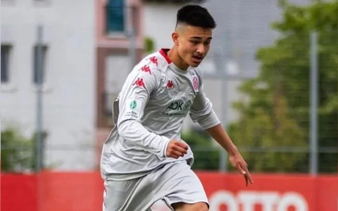 Thomas-Lê Desurmont đang chơi cho đội U19 Mainz