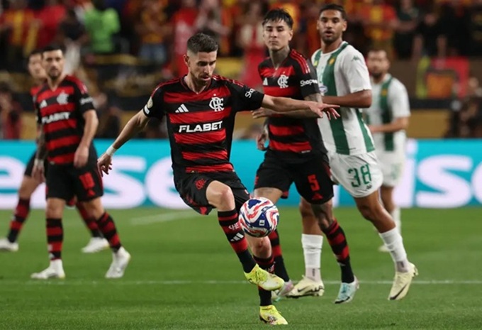 Jorginho sớm thể hiện được vai trò thủ lĩnh trên hàng tiền vệ Chelsea