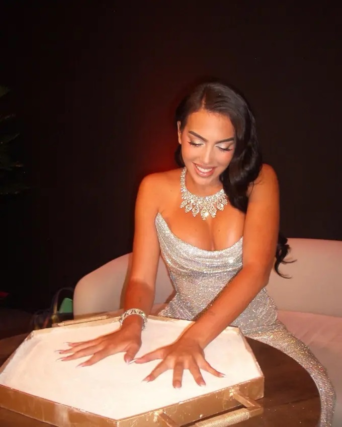 Georgina Rodriguez không ngừng làm đẹp