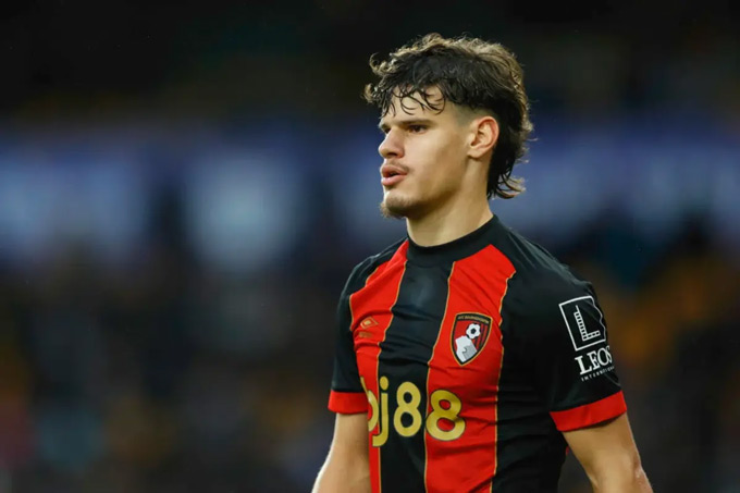 Kerkez đã có sự trưởng thành vượt bậc trong màu áo Bournemouth