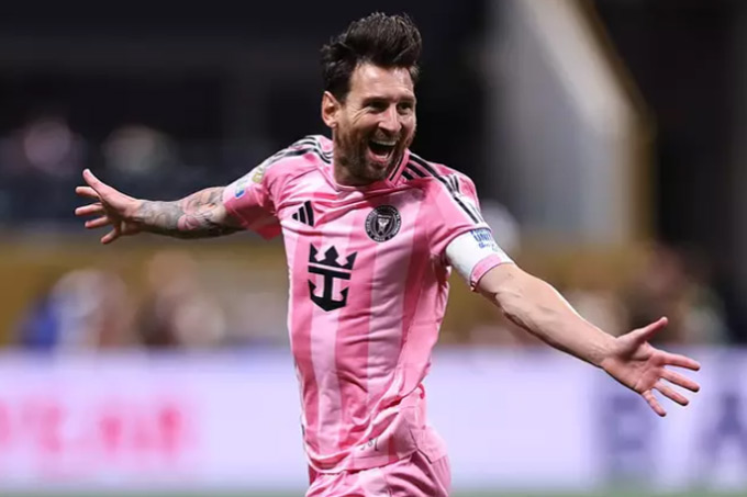 Messi đã lập một siêu phẩm đá phạt