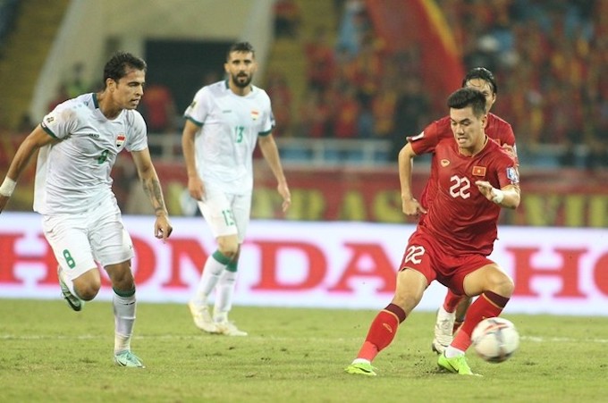 iraq (phải) đã rút lui khỏi King's Cup 2025