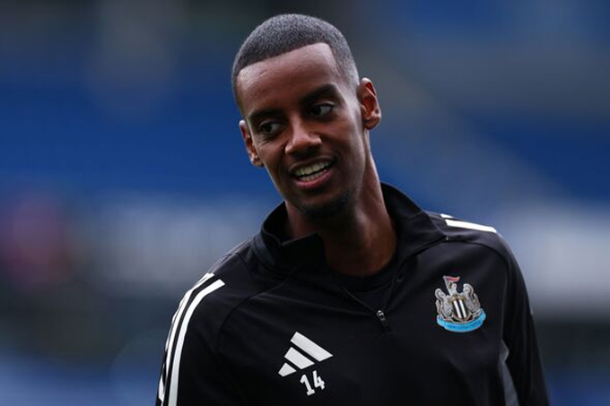 Isak vẫn hạnh phúc tại Newcastle
