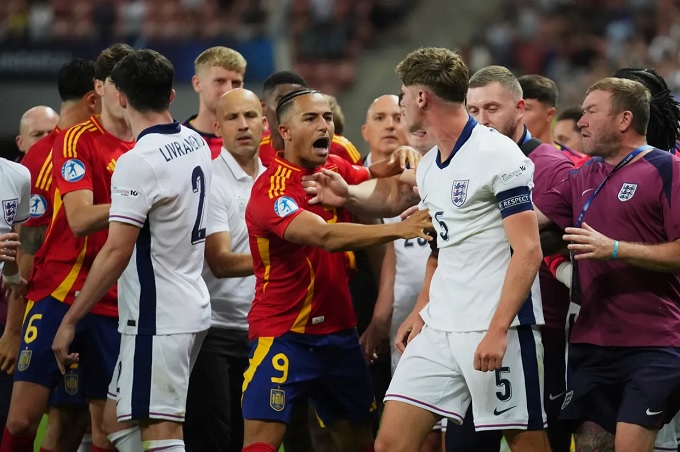 Charlie Cresswell là trung tâm của sự việc