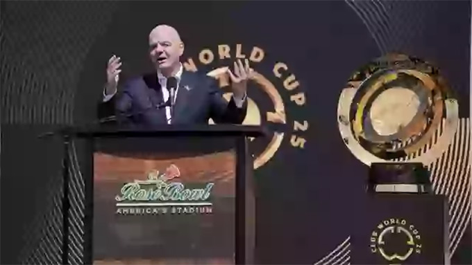 Chủ tịch FIFA, Infantino có mối quan hệ rất thân mật với TT Trump