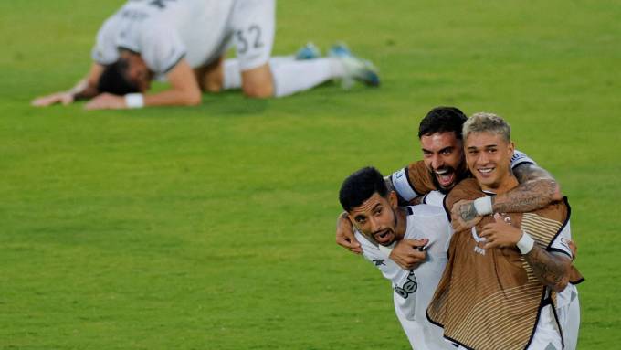 Botafogo có lợi thế lớn trong việc giành vé đi tiếp (Ảnh: REUTERS)