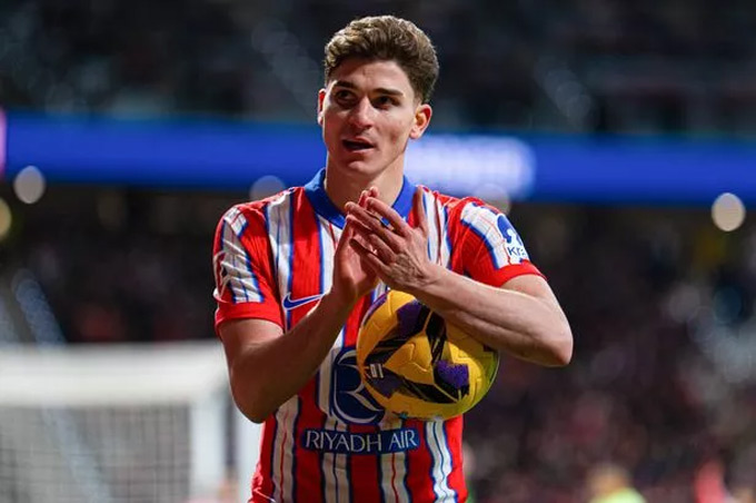 Atletico muốn giữ chân Alvarez