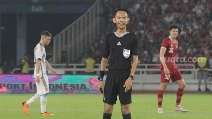 Trọng tài Muhammad Usaid Bin Jamal sẽ điều khiển phòng VAR 