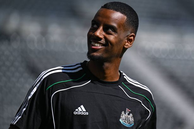 Newcastle sẽ tưởng thưởng cho Isak mức lương hậu hĩnh
