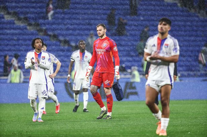 Cầu thủ Lyon đứng trước tương lai bất định