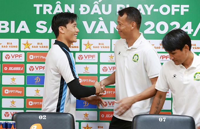 Thủ môn Tấn Trường quyết thắng play-off lần thứ hai. Ảnh: Đông Huyền 