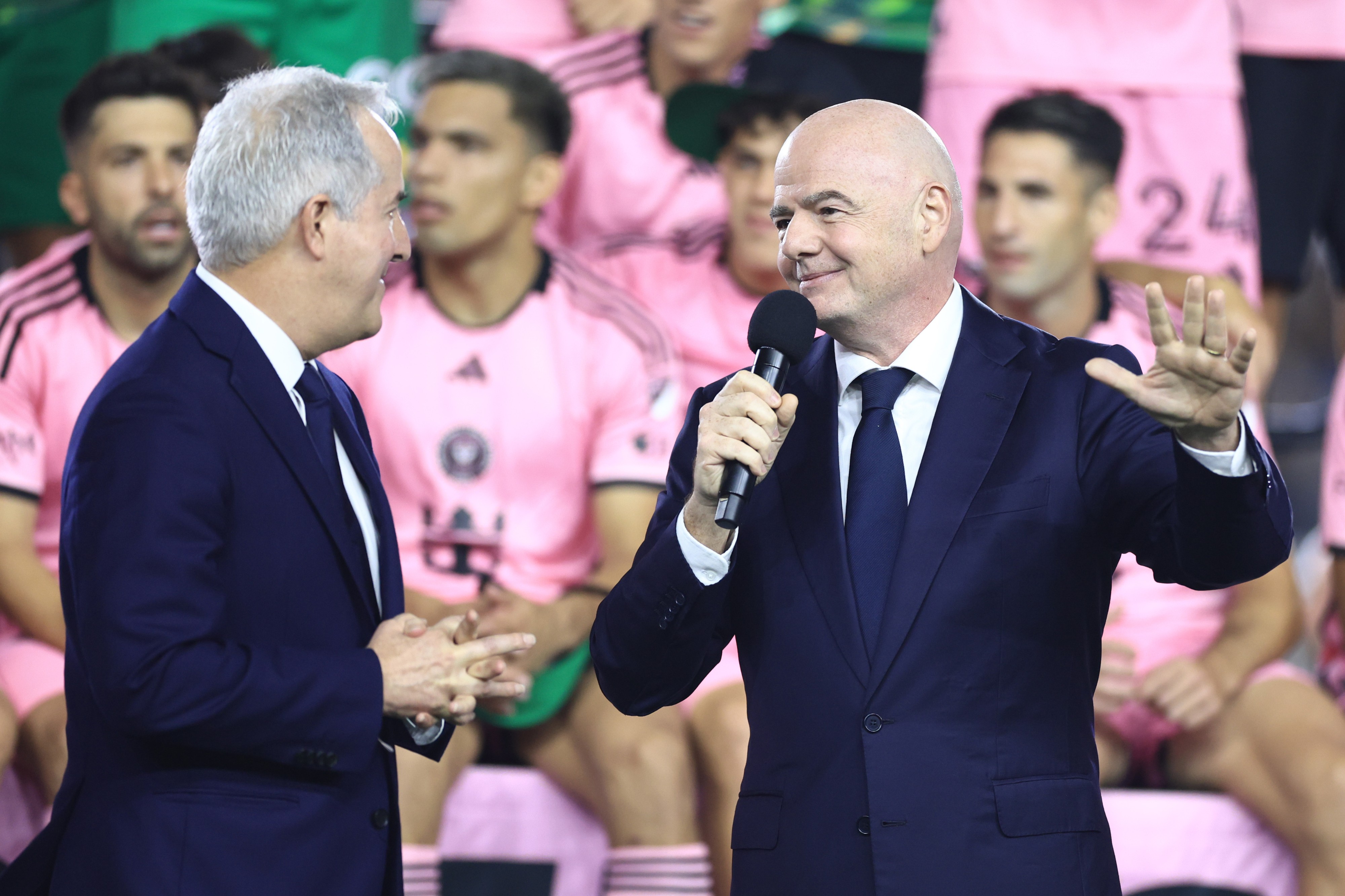 Infantino đã mời đội của Messi dự giải cho dù không vô địch CONCACAF hay MLS