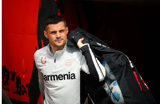 Xhaka đang không thoải mái với Ten Hag