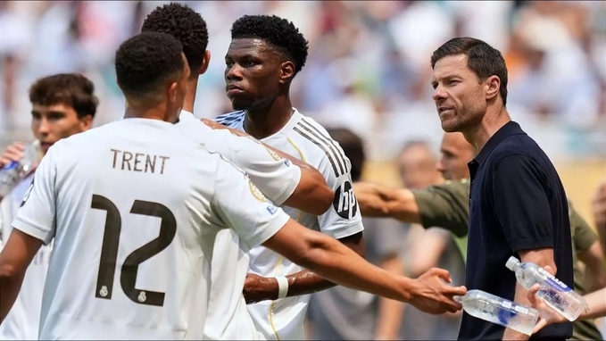 Figo không cho rằng FIFA Club World Cup sẽ là cứu cánh cho mùa giải của Real Madrid.