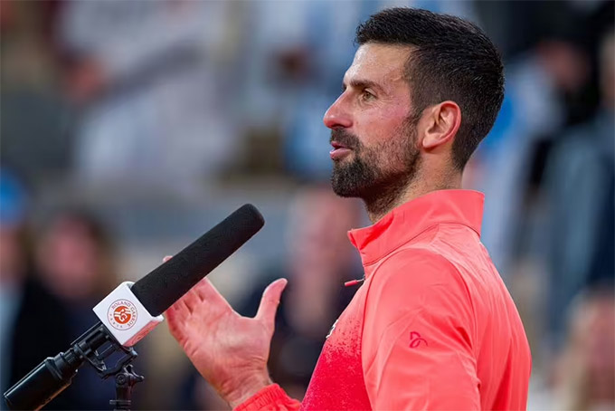 Djokovic "sôi máu" sau phát biểu của Jones