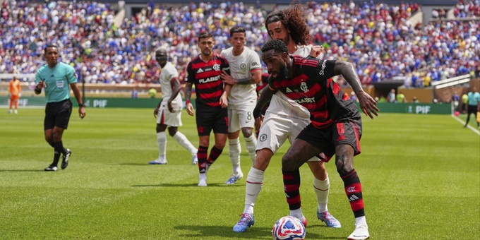 Chelsea (áo trắng) bộc lộ nhiều vấn đề, đặc biệt sau trận thua Flamengo