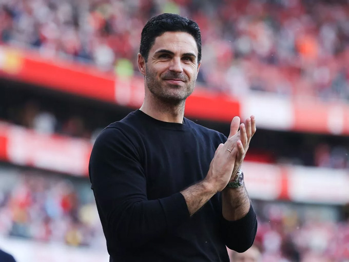 Arsenal bắt đầu nhập cuộc đua trên TTCN