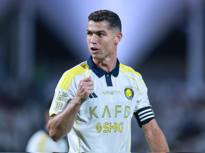 May mà còn Al Nassr chịu chấp nhận Ronaldo