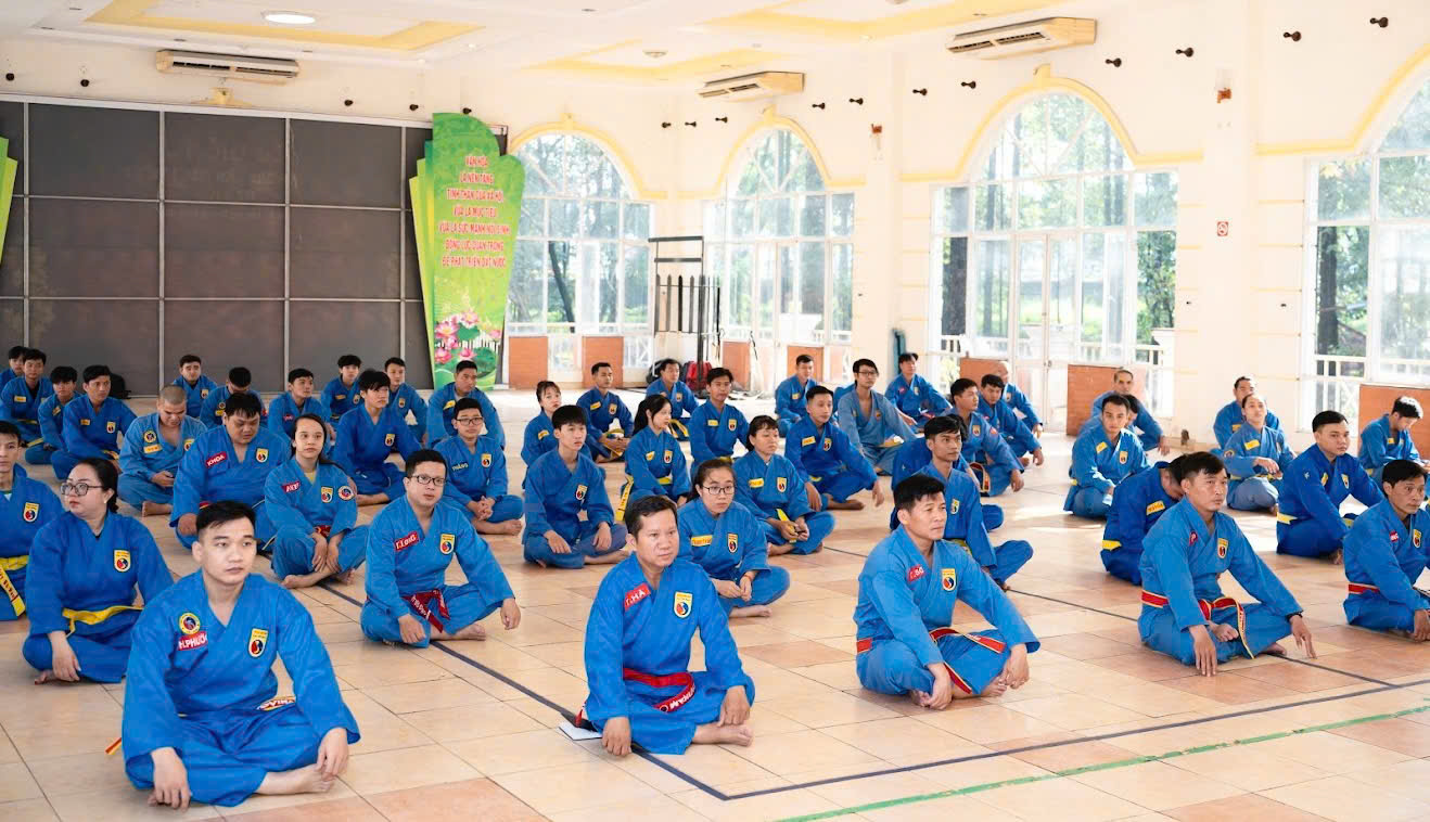 200 huấn luyện viên, võ sư, giáo viên thuộc các câu lạc bộ Vovinam trong và ngoài tỉnh tham gia lớp tập huấn