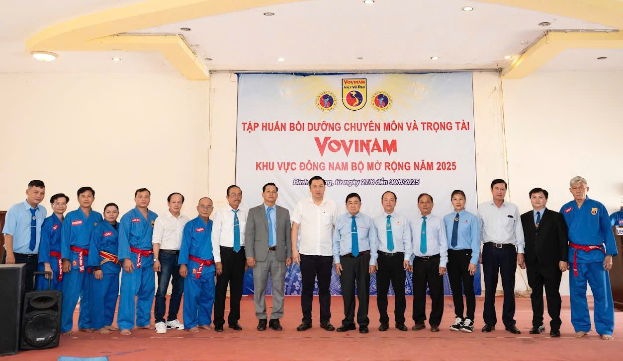 Đông đảo đại biểu, lãnh đạo các đơn vị tại Lễ khai giảng lớp tập huấn