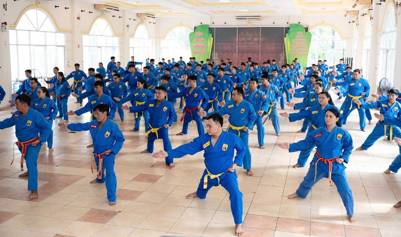 200 huấn luyện viên, võ sư, giáo viên thuộc các câu lạc bộ Vovinam trong và ngoài tỉnh tham gia lớp tập huấn
