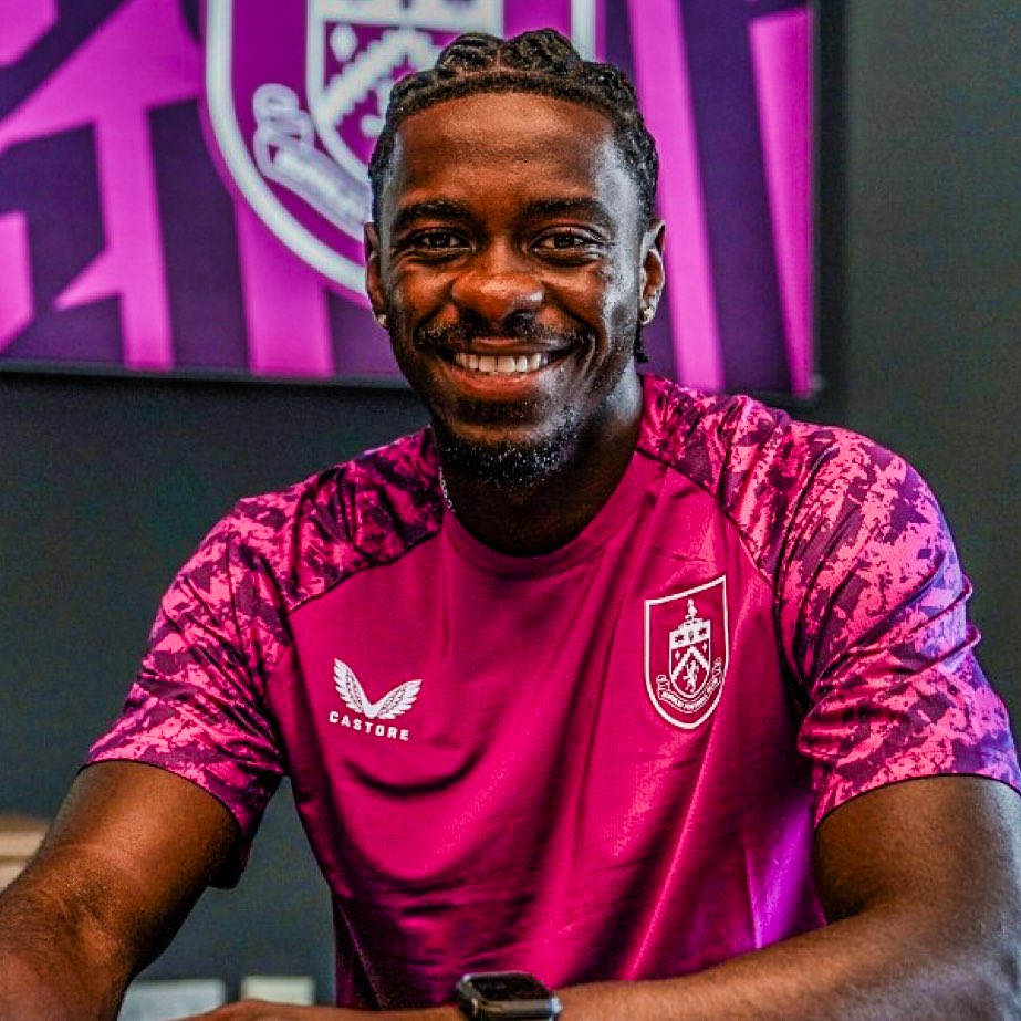 Tuanzebe đã thuộc về Burnley