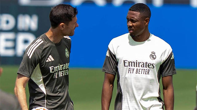HLV Alonso từng là đồng đội của Alaba ở Bayern