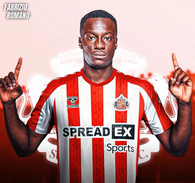 Theo Romano, Sunderland đã chiêu mộ thành công Habib Diarra từ Strasbourg với giá 30 triệu bảng