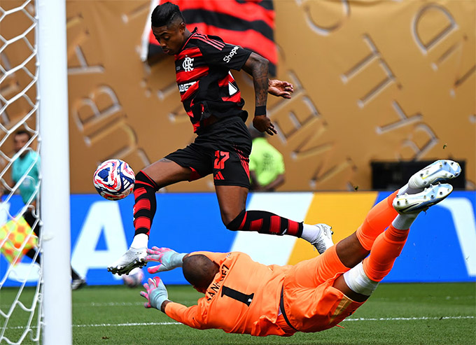 Flamengo đánh bại Chelsea 3-1 ở vòng bảng