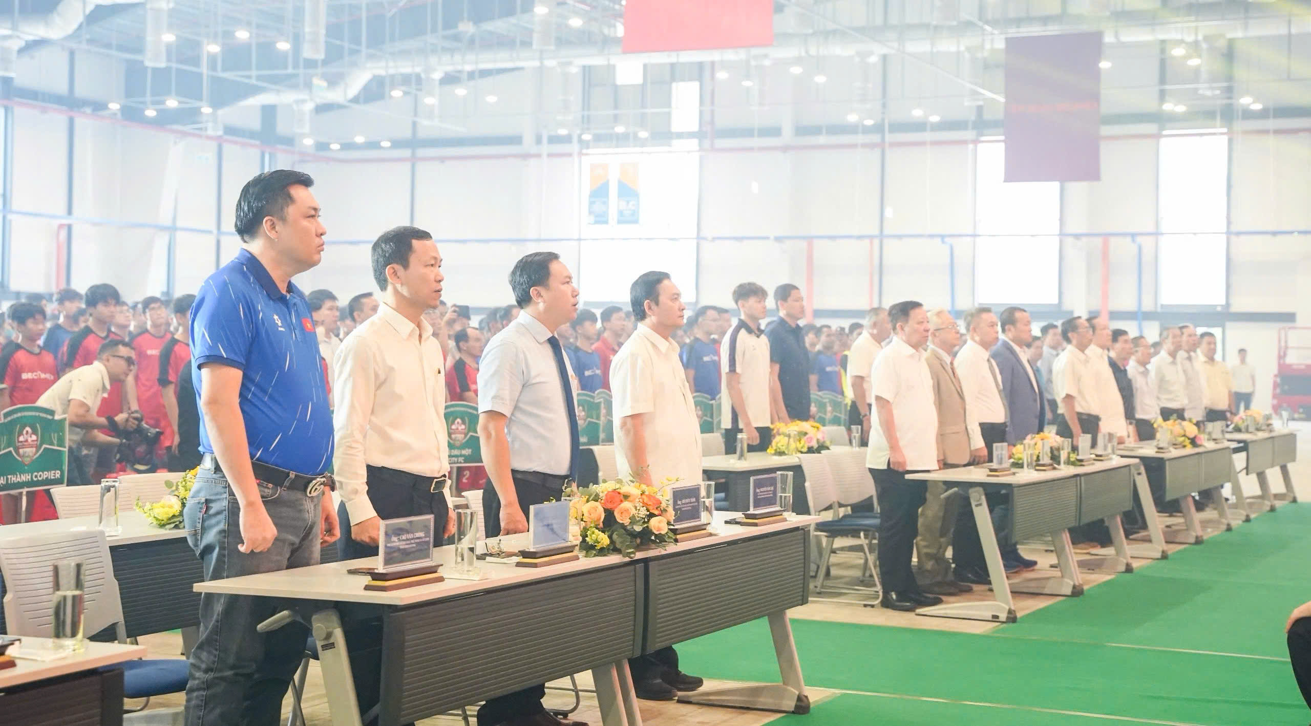 Đông đảo đại biểu lãnh đạo tỉnh, lãnh đạo các đơn vị cùng BTC giải tại Lễ khai mạc giải