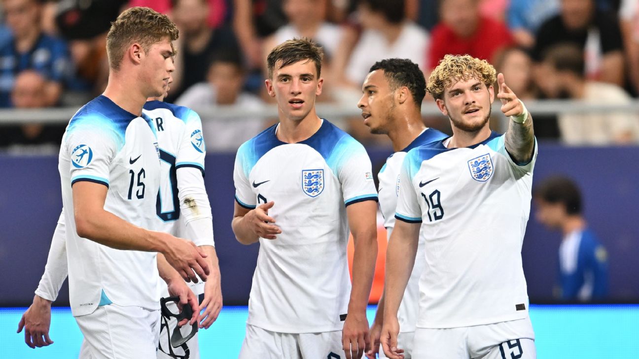 McAtee của Man City đã vô địch VCK U21 EURO cùng các đồng đội
