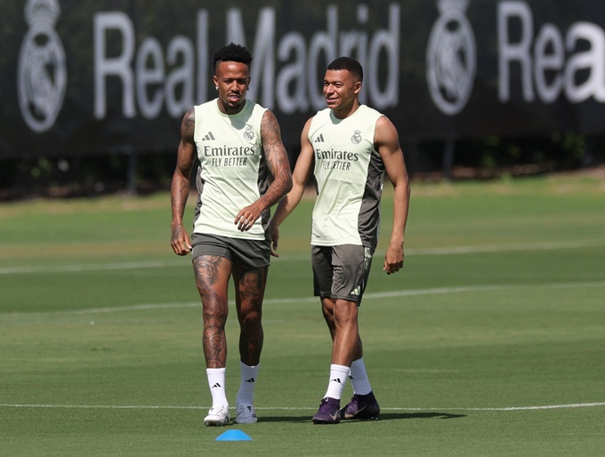 Mbappe trên sân tập của Real Madrid ở Miami, Mỹ