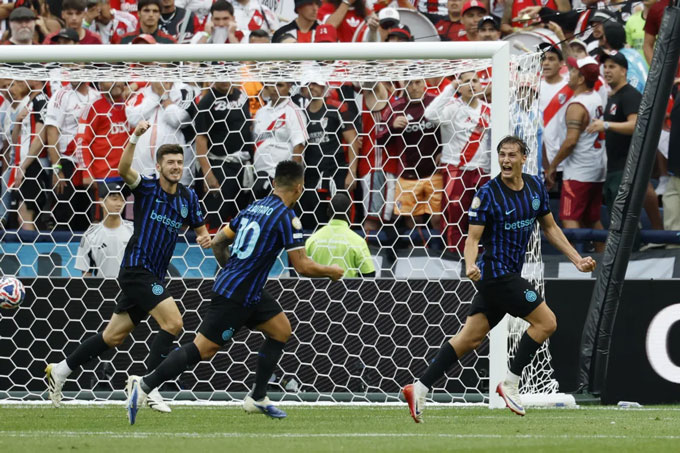 Esposito vừa có bàn thắng đầu tiên ở trận gặp River Plate