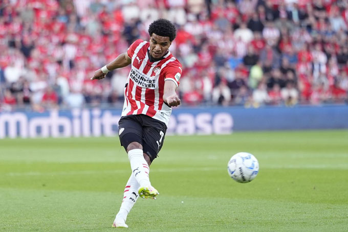 Tillman thi đấu ấn tượng trong màu áo PSV mùa trước