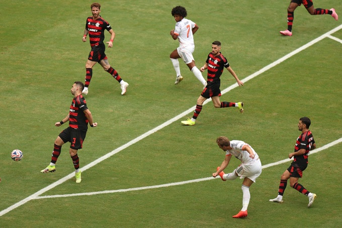 Kane ghi bàn mở tỷ số cho Bayern ở trận gặp Flamengo