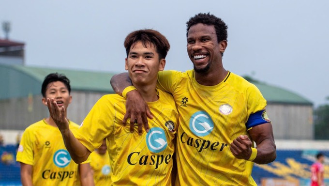 Lê Văn Thuận được chọn là Cầu thủ trẻ xuất sắc nhất V.League 2024/25 
