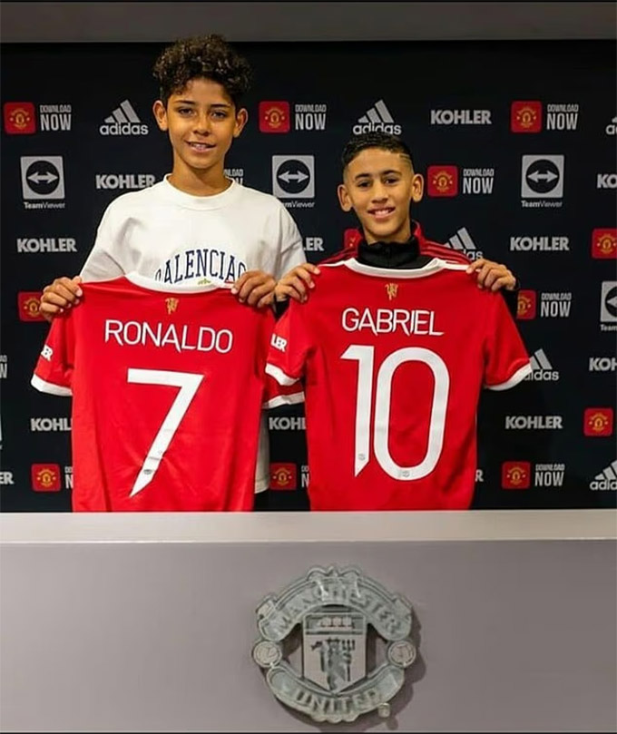 Gabriel được ví như "Tiểu Messi" và khiến Ronaldo đổ gục vì tài năng xuất chúng